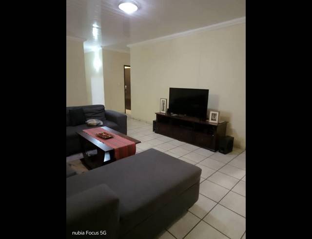 2 BEDROOM APARTMENT FOR SALE IN VANDERBIJLPARK CW 3